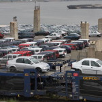 Autók érkeznek Konstanca kikötőjébe